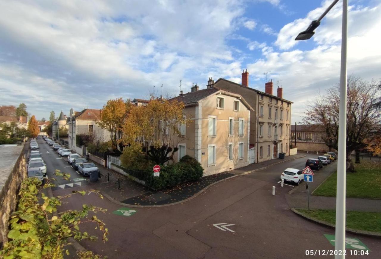 Au Pied De La Basilique Apartment Bourg-en-Bresse Exterior photo